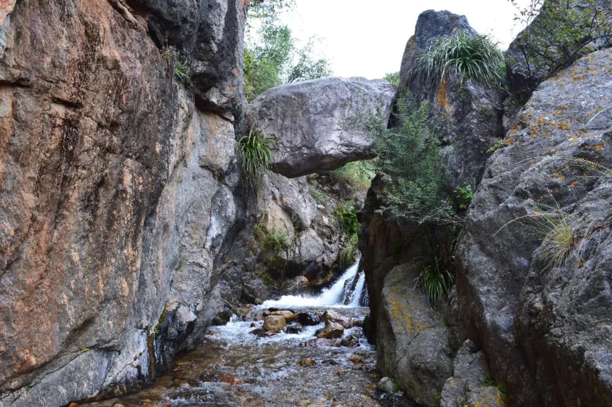 Dónde queda La piedra encajada, uno de los mejores senderos de Córdoba