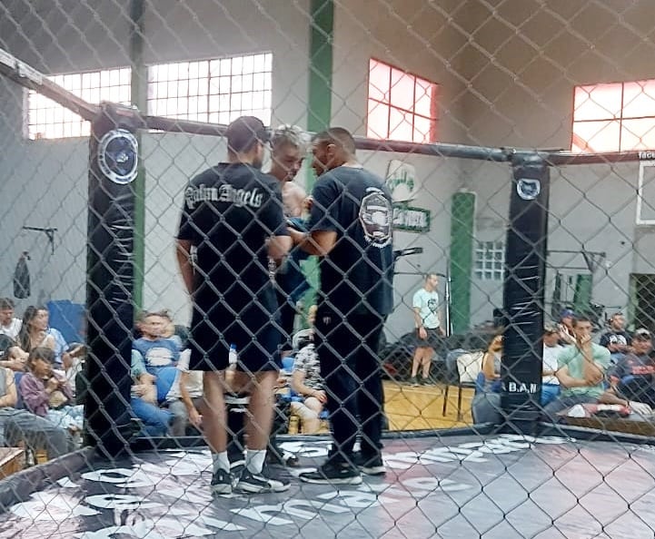 Competidores Tresarroyenses participaron de un evento de MMA en Bahía Blanca