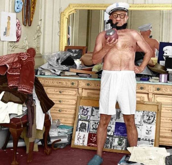 Esta foto de Pablo Picasso como Popeye fue tomada por el famoso fotógrafo André Villers.