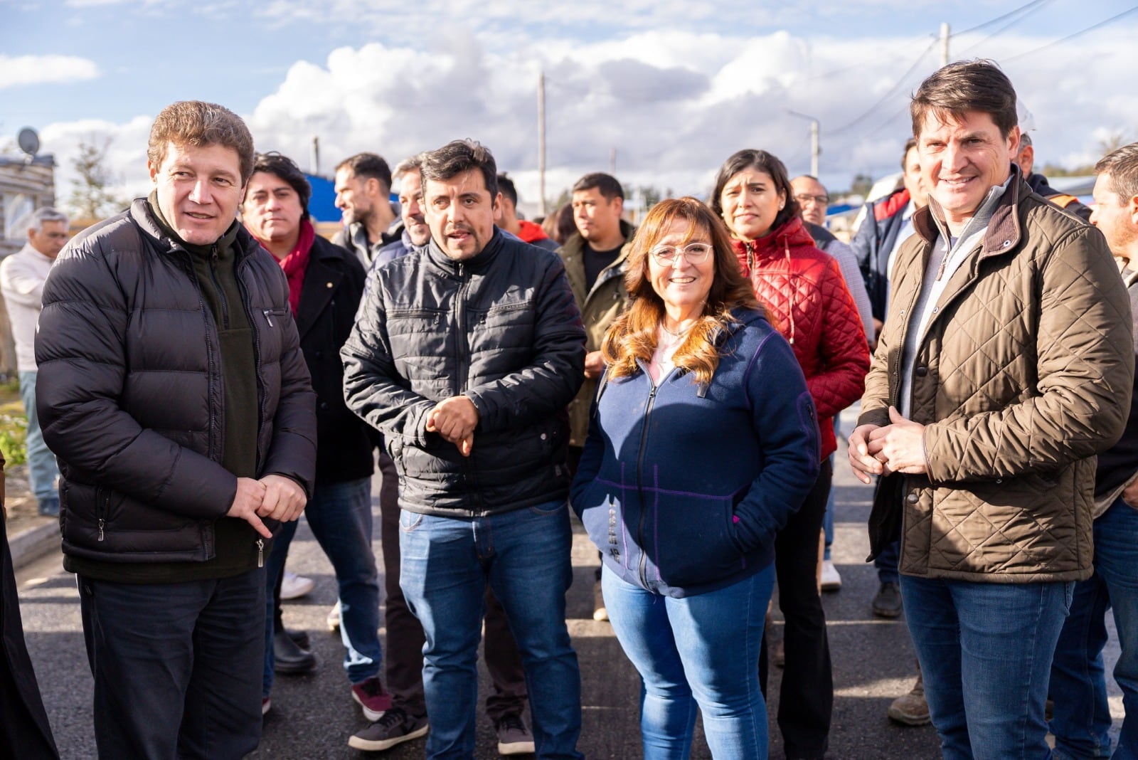 Melella recorrió junto a Harrington la obra de asfalto del Barrio 9 de Octubre en Tolhuin