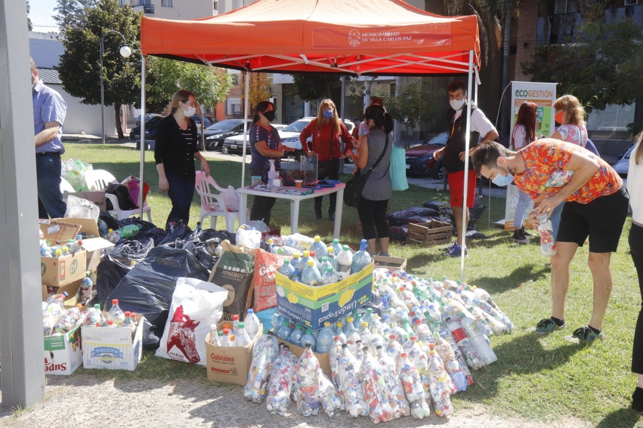 Canje de "ecobotellas" en Villa Carlos Paz.