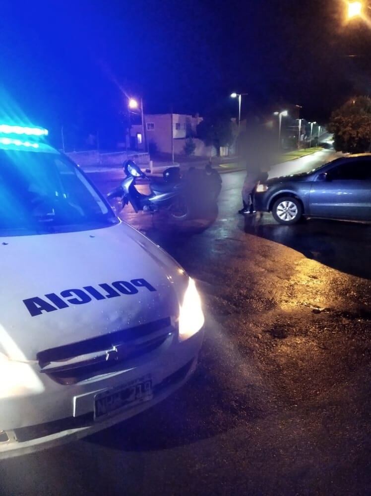 Una joven motociclista terminó lesionada tras accidente en Oberá.