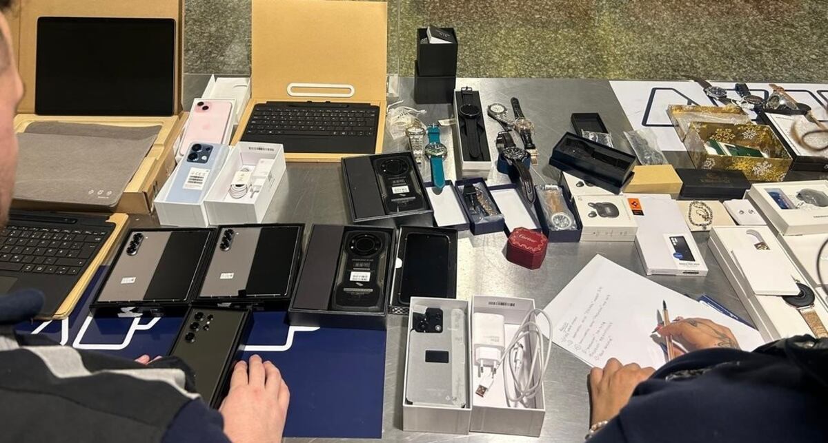 Córdoba: tenía exceso de equipaje y le encontraron objetos que valen millones de pesos