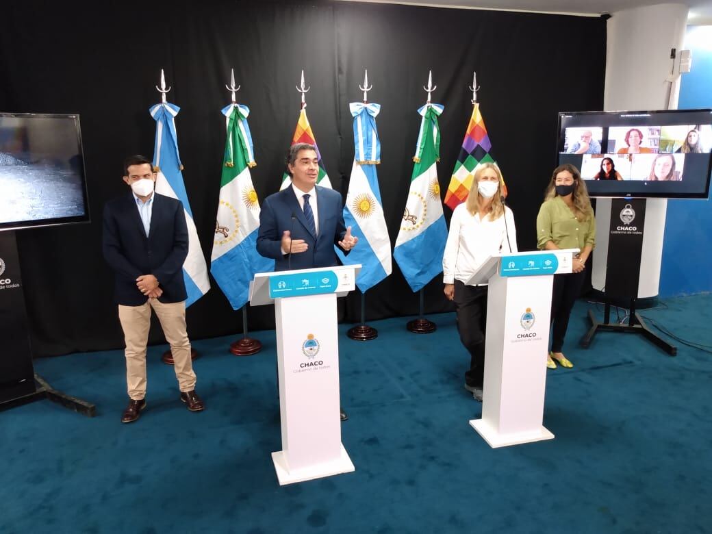 El gobernador Capitanich anunció esta mañana el nacimiento de dos crías de yaguareté.