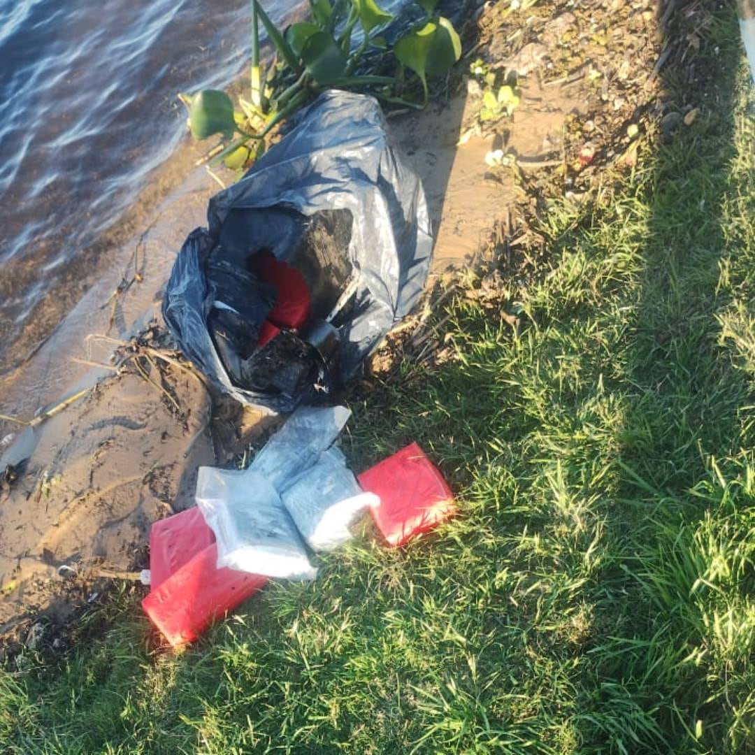 La cocaína estaba fraccionada y sellada con plástico.