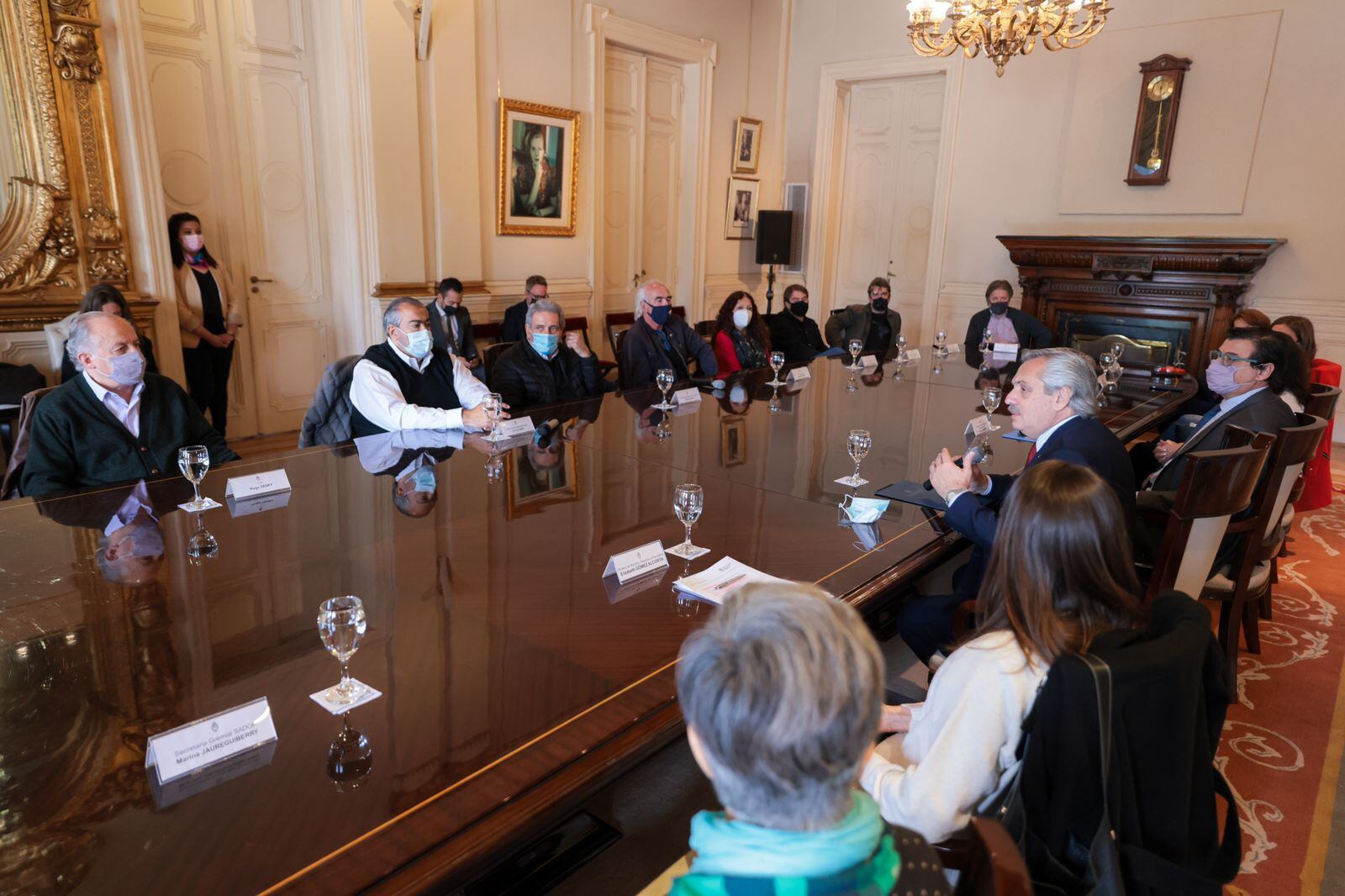 Alberto Fernández con los referentes de las centrales sindicales.