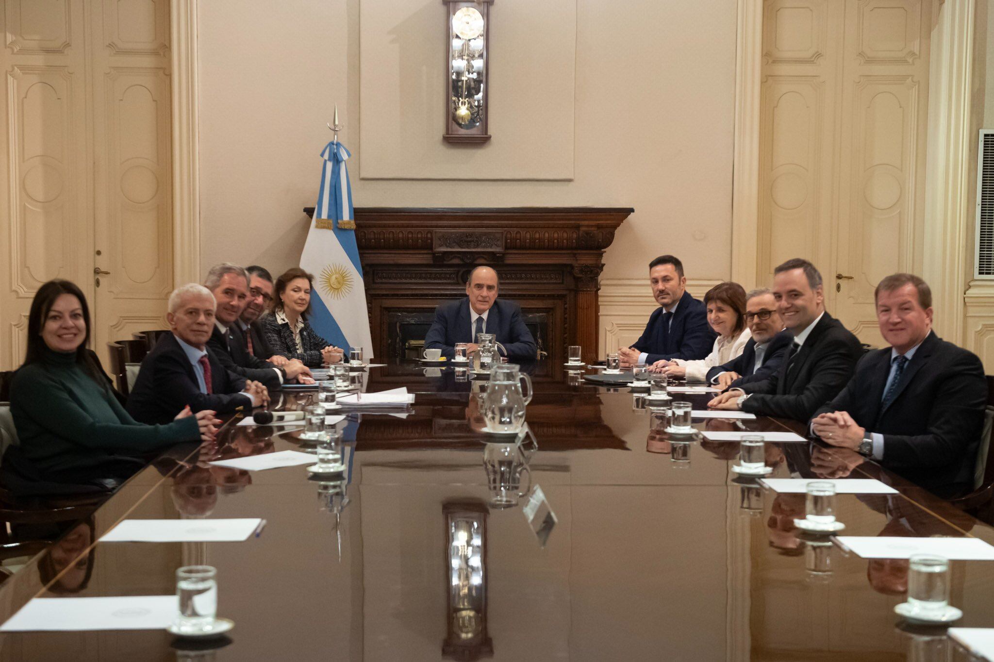 Primera reunión de gabinete con Francos a la cabeza.