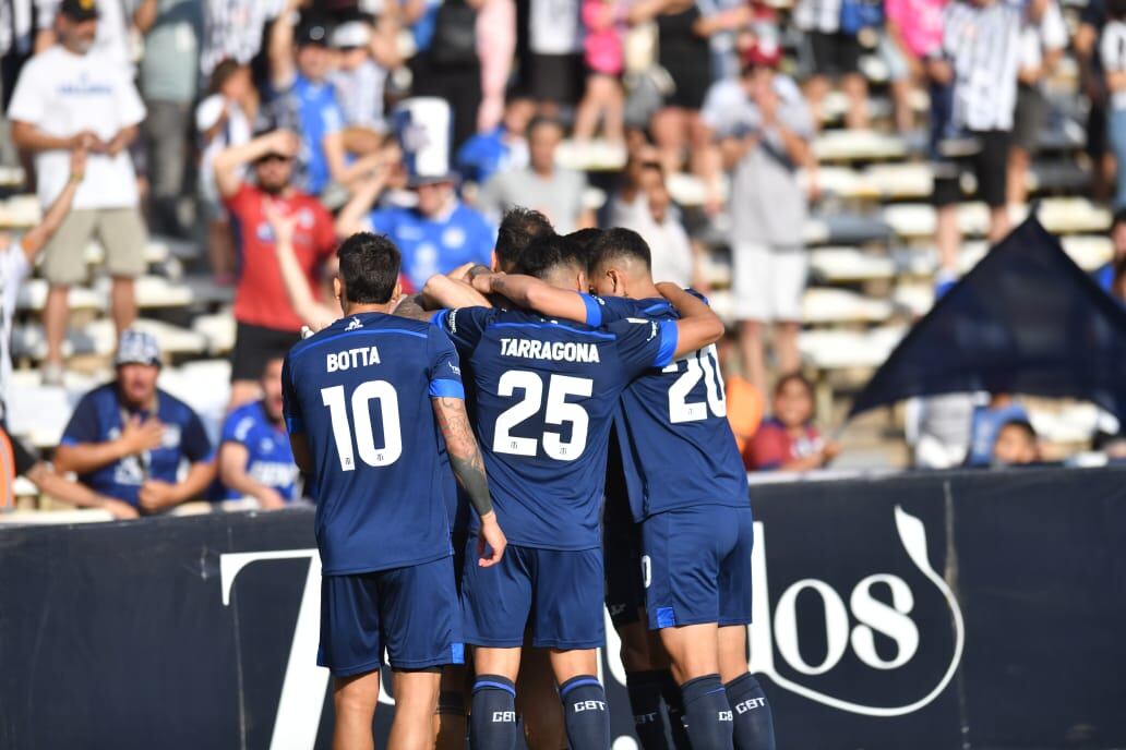 Valentín Depietri marcó un golazo de contragolpe para darle la ventaja a Talleres sobre Racing en el estadio Kempes, por la fecha 15 de la Liga Profesional. (Javier Ferreyra / La Voz)