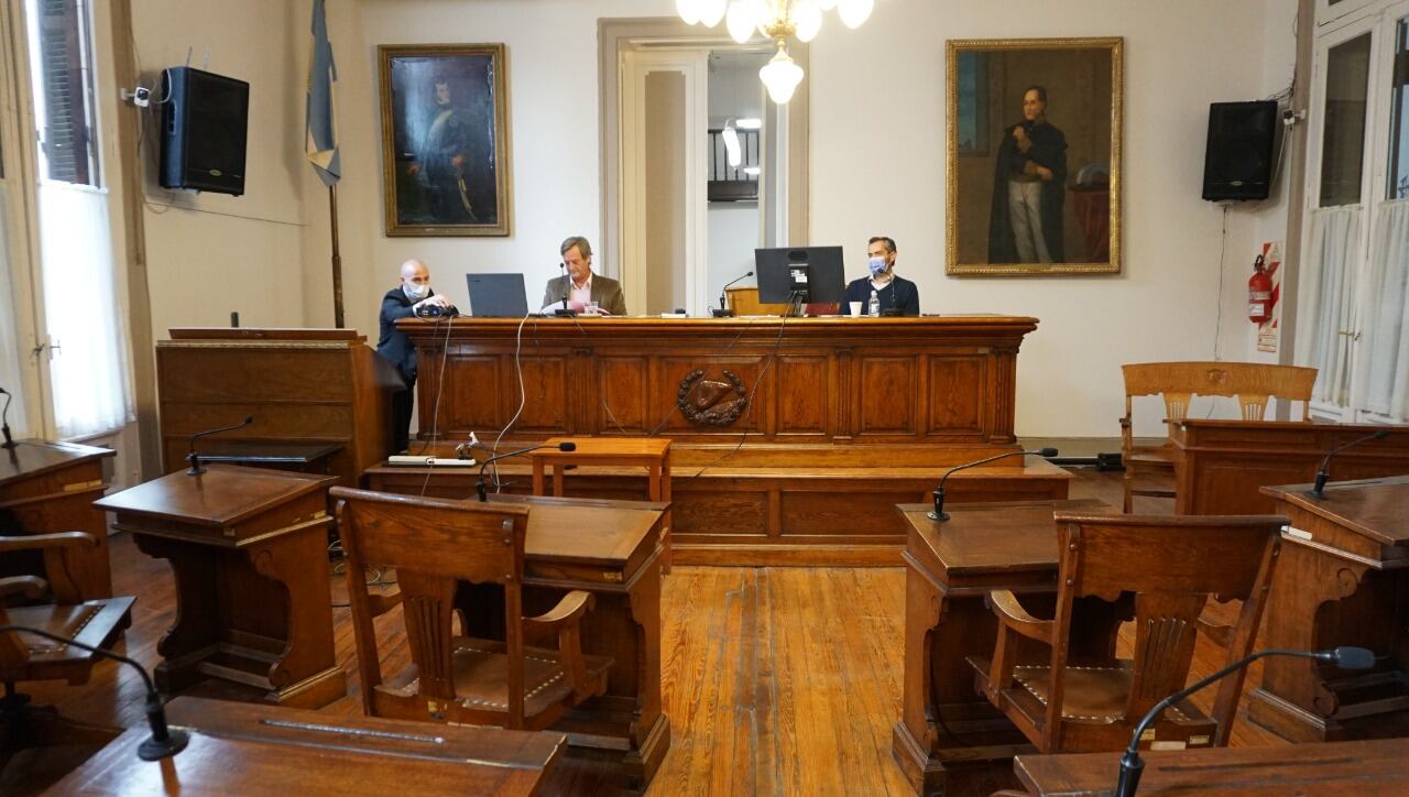 Recinto vacío. Los concejales sesionaron de manera virtual.   