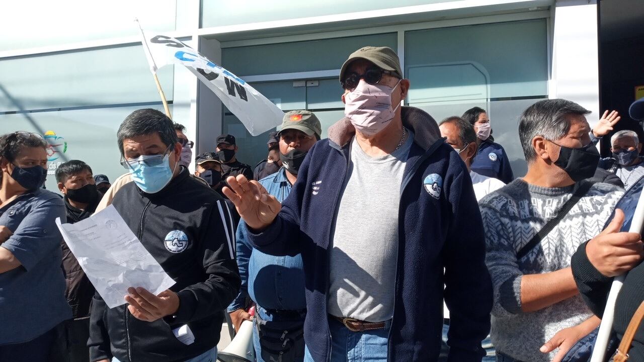 La conducción del SEOM Jujuy con Carlos Santillán a la cabeza, al momento de entregar el petitorio en el Ministerio de Trabajo.