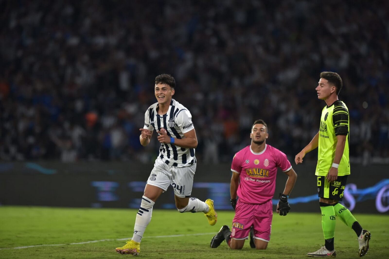 Talleres derrota a Barracas Central en el Estadio Mario Alberto Kempes. (Facundo Luque / La Voz)