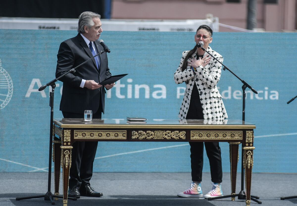 El presidente Fernández le tomó juramento y Ayelén Mazzina asumió en el Gabinete nacional