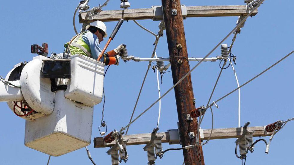 Epec desarrolla trabajos en el barrio Güemes de Córdoba.