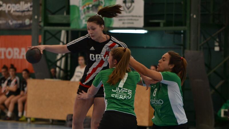 Sofía Manzano, la mendocina que juega en River Plate fue confirmada en Selección Argentina de handball para los Juegos Sudamericanos Odesur.