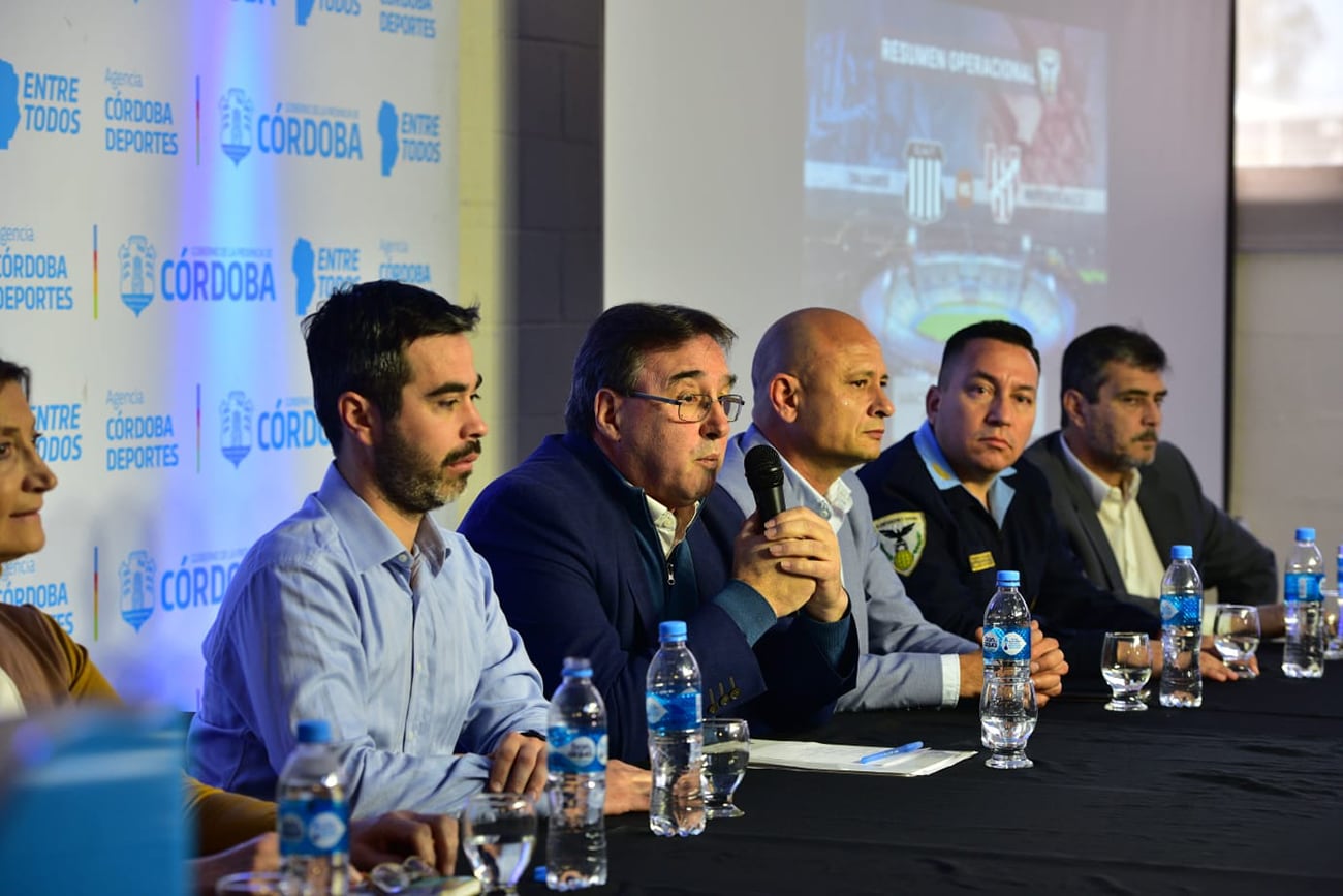 Clásico. Presentan el operativo de seguridad del encuentro entre Talleres - Instituto el próximo sábado. (José Gabriel Hernández / La Voz)