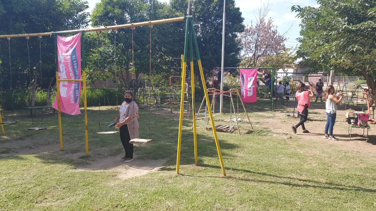 Empezaron con la refacción de la pintura de los juegos infantiles en algunas plazas salteñas.