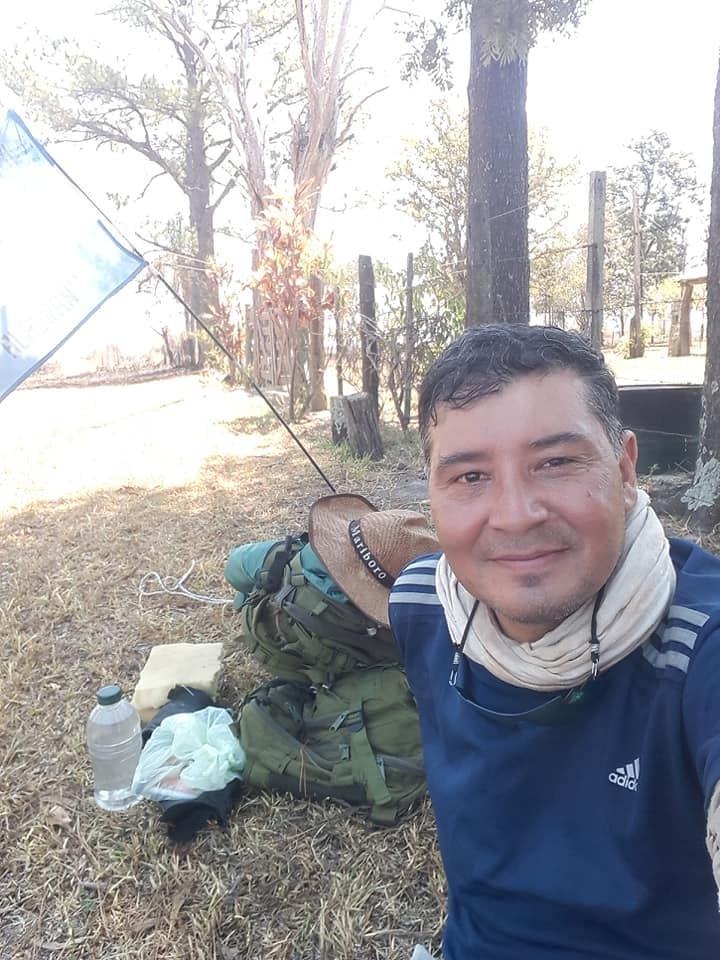 Con la mochila en la espalda, agua y una carpa, el chaqueño viajó durante 60 días a pie.