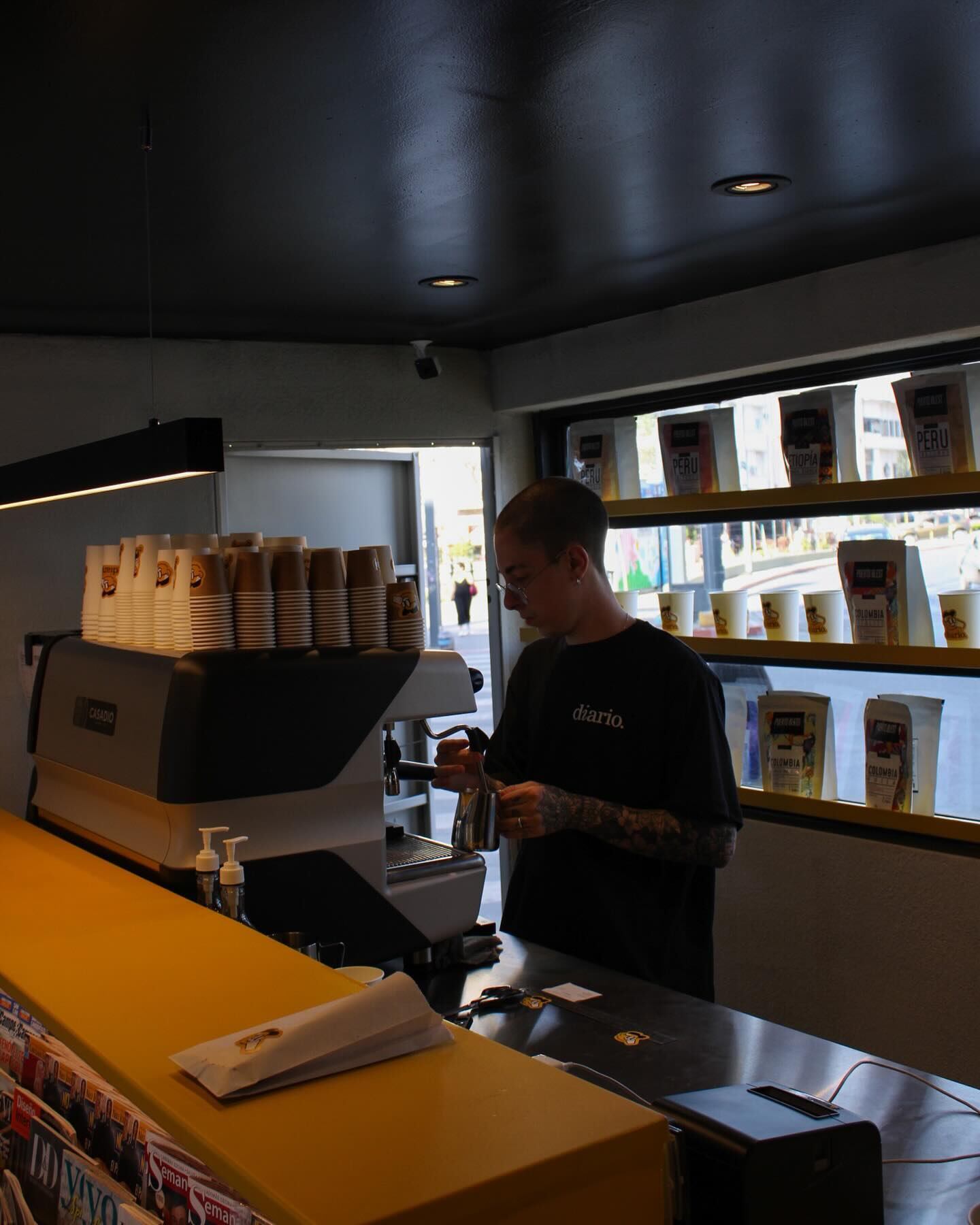 El local incorporó cafetería y pastelería, y renovó una concurrida esquina de Nueva Córdoba.