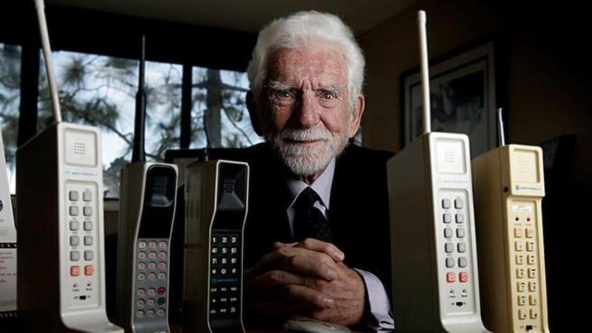 Martin Cooper nació en Chicago y actualmente tiene 94 años.