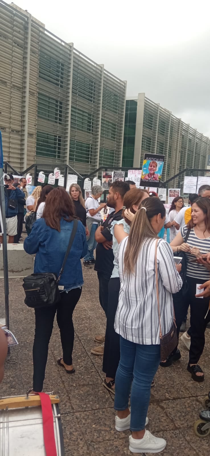 Las movilizaciones afuera del Palacio Judicial de Santa Rosa pidiendo justicia por Lucio Dupuy.