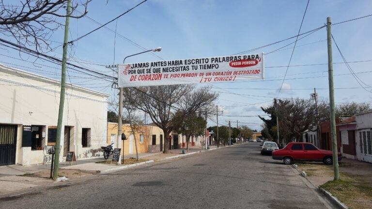 Un mensaje pleno de amor apareció en una de las calle de San Luis. El autor le pide perdón a su supuesta pareja.