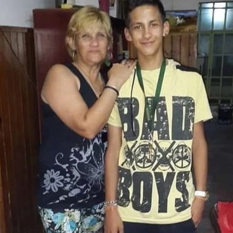 L-Gante junto a su madre Claudia. 