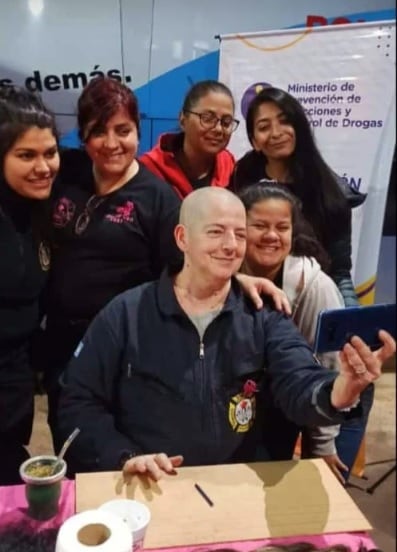 Puerto Iguazú: Bomberos Voluntarios realizan pelucas oncológicas en el Mes Rosa.