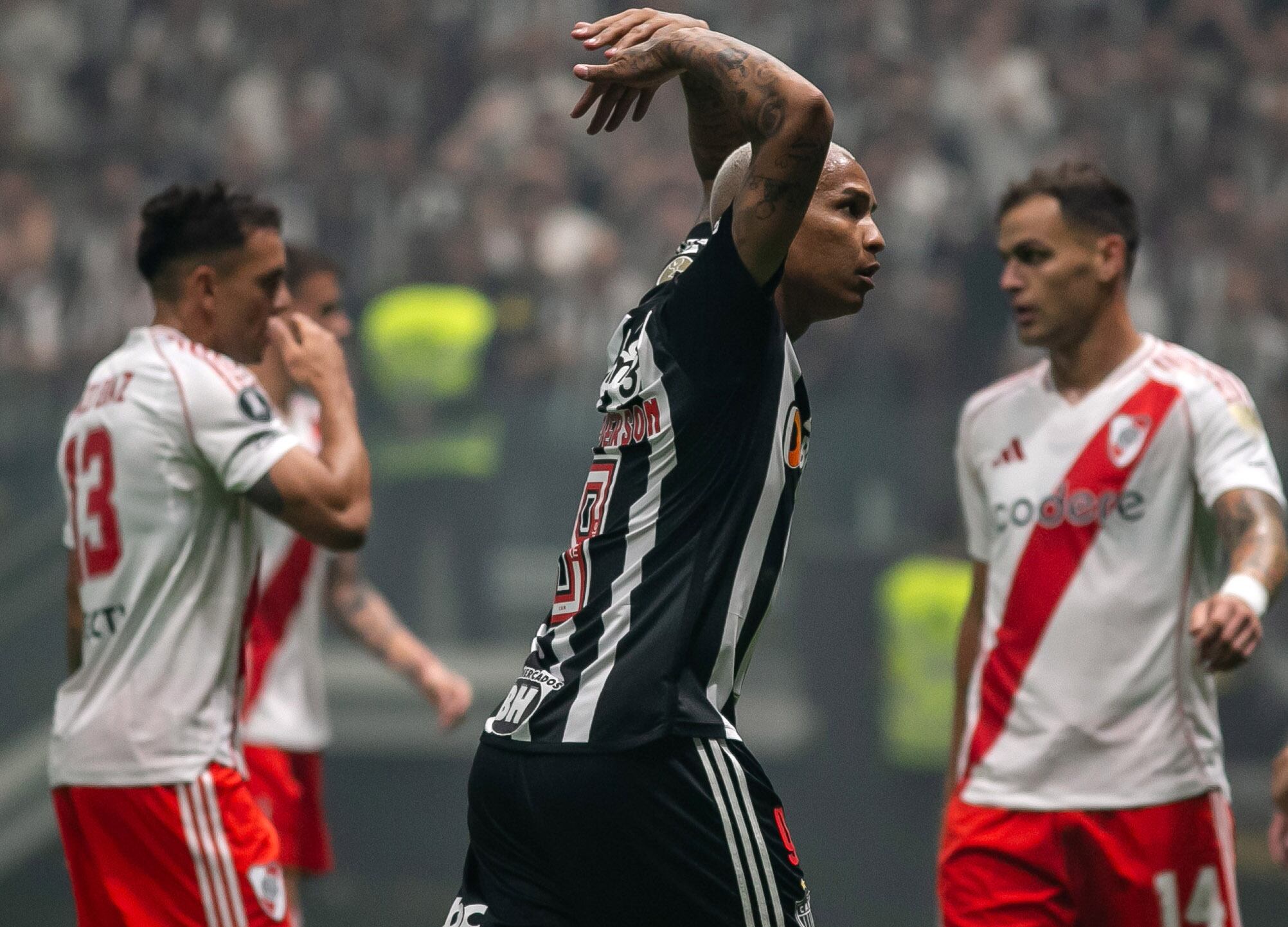 Deyverson marcó el 1 a 0 para Mineiro ante River. (Fotobaires).