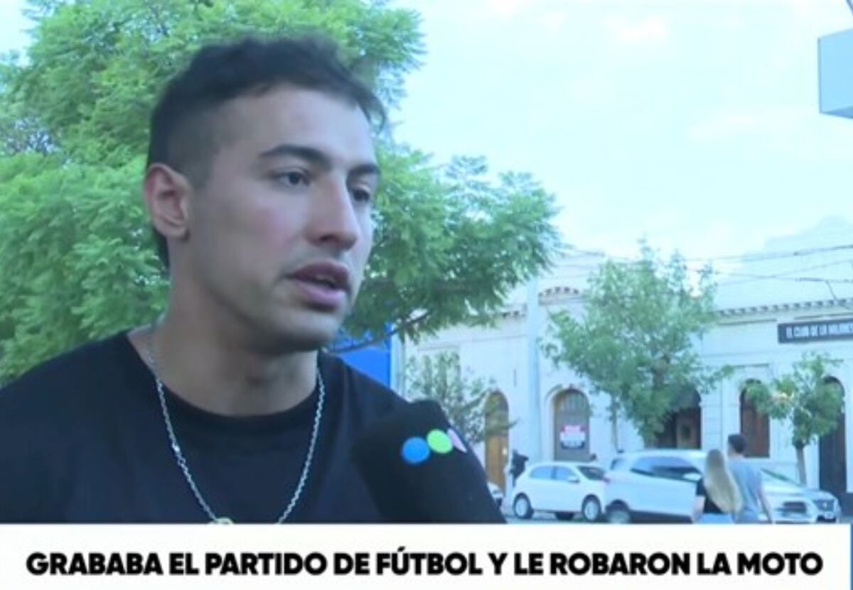 Indignación en Córdoba: estaban jugando al fútbol y les robaron una moto