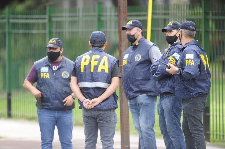 La policía se hizo presente en el hospital y descubrió que el herido tenía antecedentes penales.