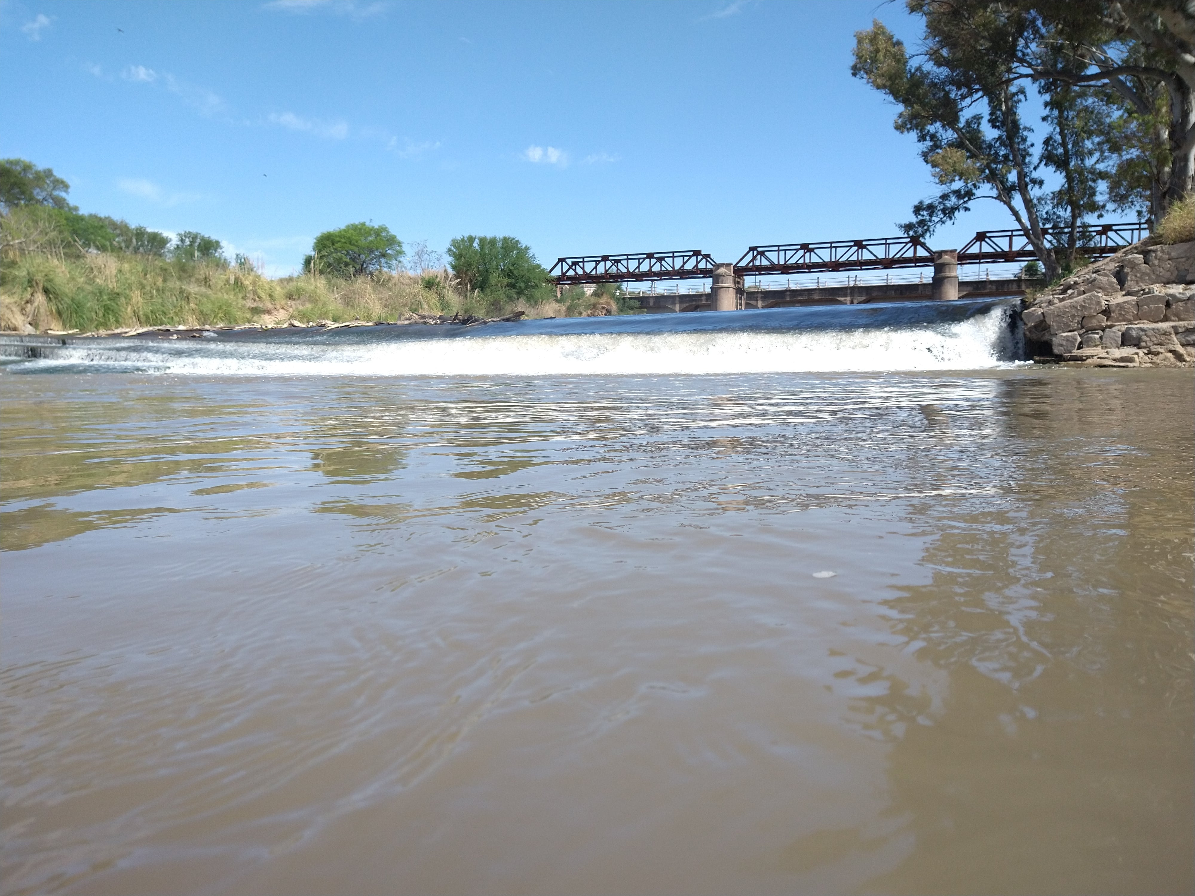 Balneario El Puente en Marull con sus característica cascada sobre el río Xanaes