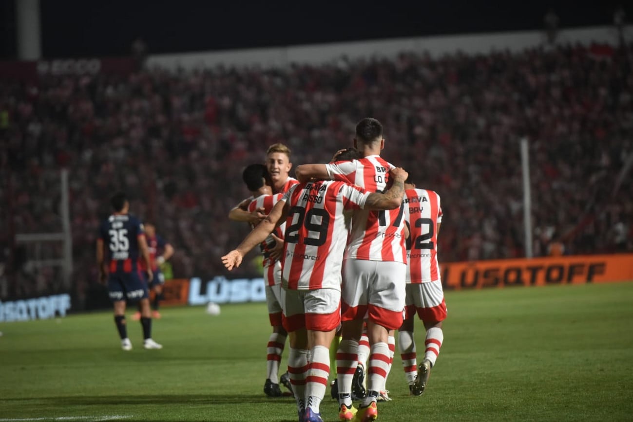 Instituto venció 2 a 0 a San Lorenzo en el Monumental de Alta Córdoba.  (Facundo Luque / La Voz)