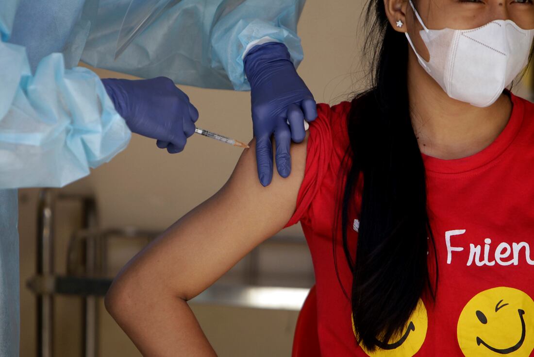 vacunación en jóvenes. (AP)