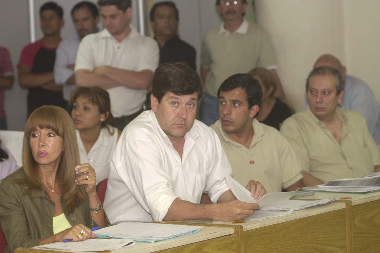 Los peronistas Beatriz Halak, Guillermo Kraisman, y Diego Hak en el Concejo Delibertante de Córdoba, en una imagen de 2004. (La Voz / Archivo)