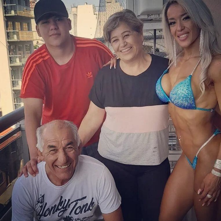 Gabriela Díaz junto a su familia