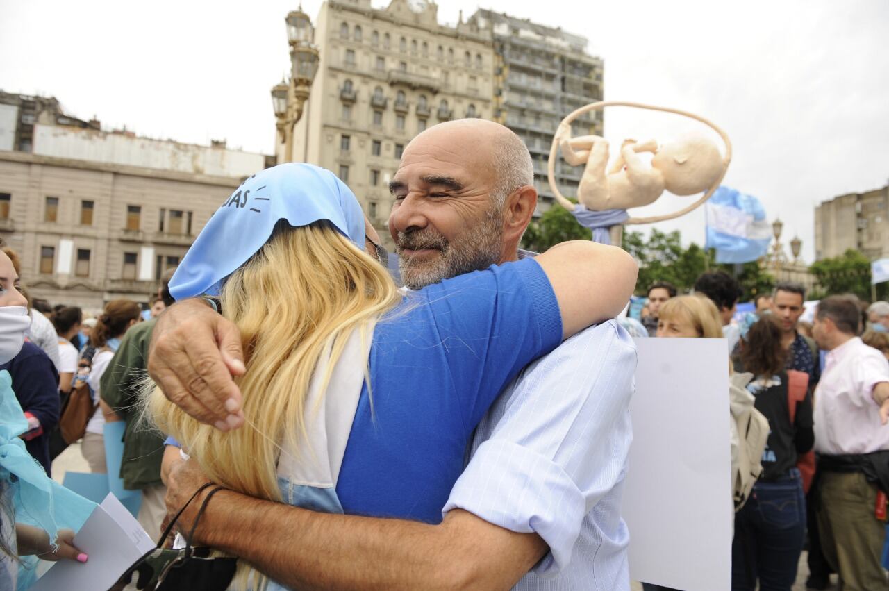 Otra de las caras conocidas en la marcha frente al Congreso fue Juan José Gómez Centurión, uno de los políticos que más se ha mostrado en contra de la legalización del aborto.