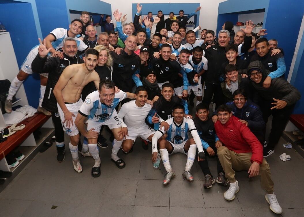 Nuevamente en el vestuario local del "23 de Agosto" se vivió clima de festejo, tras la victoria del Lobo jujeño en la 28.va fecha del torneo de la Primera Nacional.