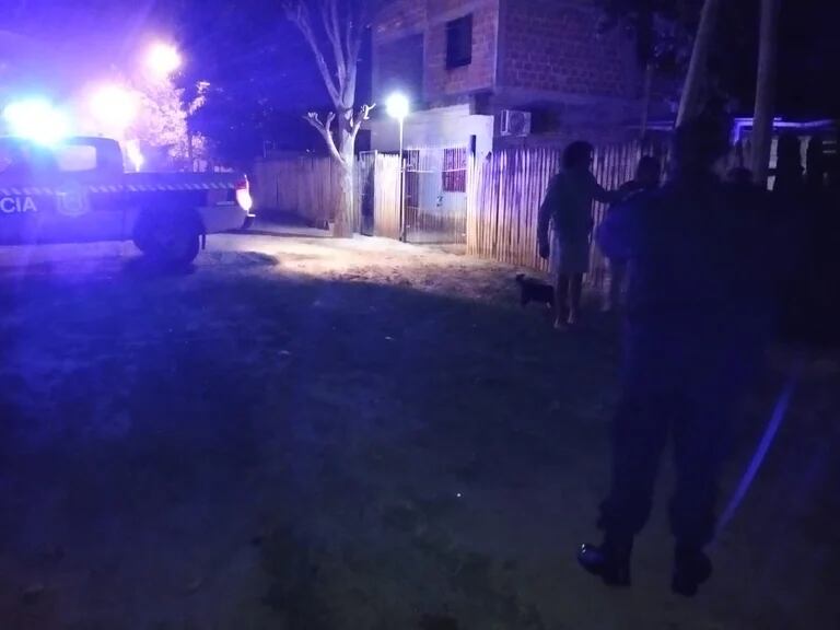 Hallaron a la beba en un descampado en el barrio Roberto Romero.