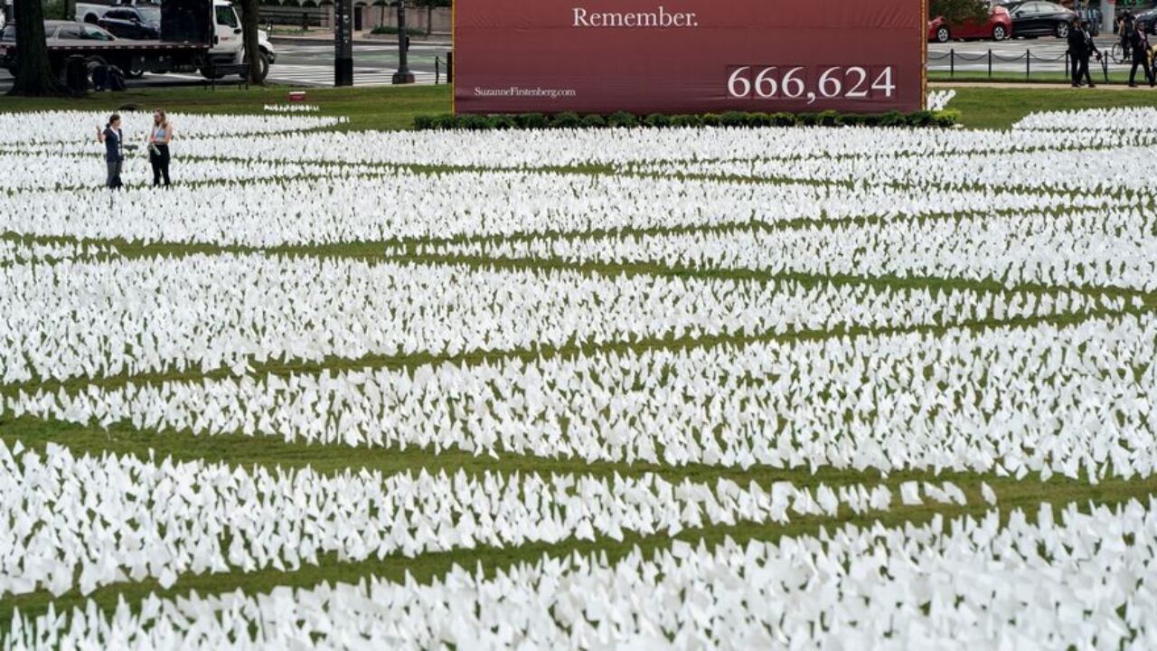 El homenaje en Washington a los fallecidos por Coronavirus (REUTERS)