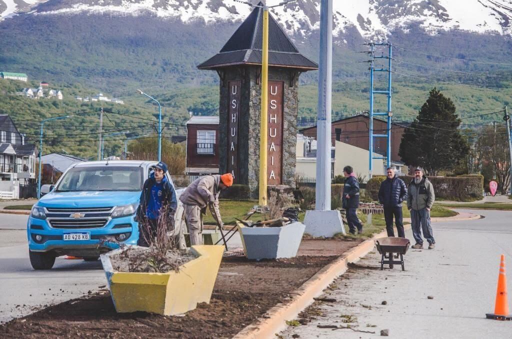 Durante la semana que viene continuarán los trabajos de embellecimiento de distintos puntos de la ciudad.