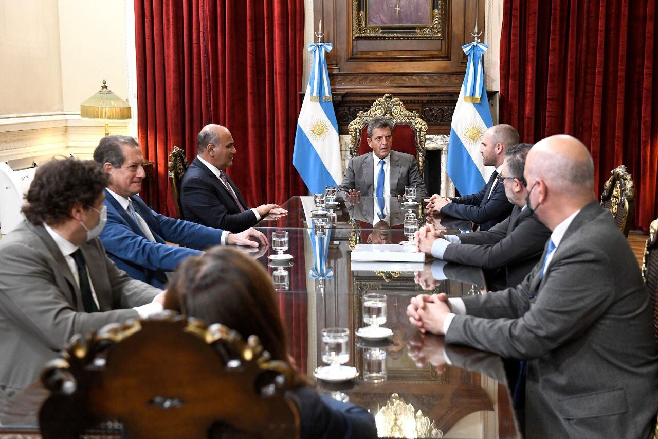 Sergio Massa junto a Guzman y Manzur de cara al arranque del debate por el Acuerdo con el FMI.