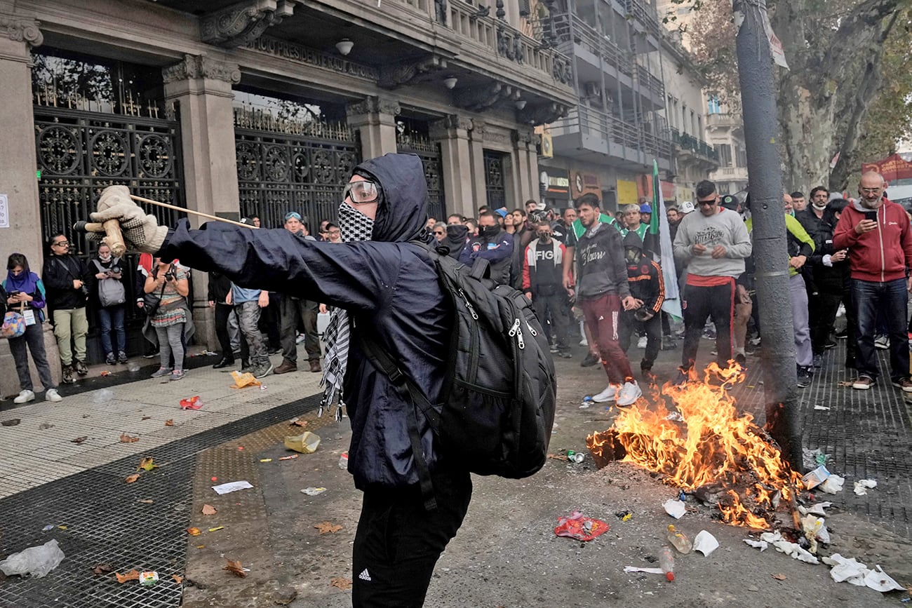 Protestas e incidentes registrados en los alrededores del Congreso. (AP)