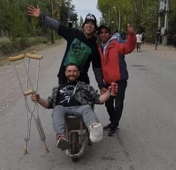 Quebrado y en una carretilla fue a ver a La Renga.