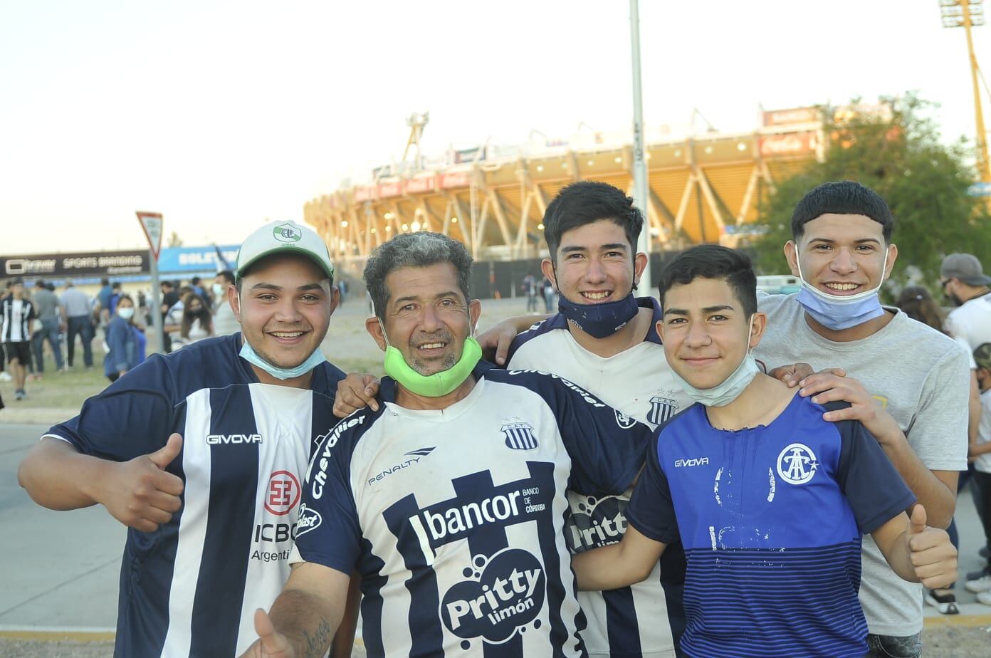 Volvieron los hinchas. Y el Kempes late con la T (Foto: Javier Ferreyra)