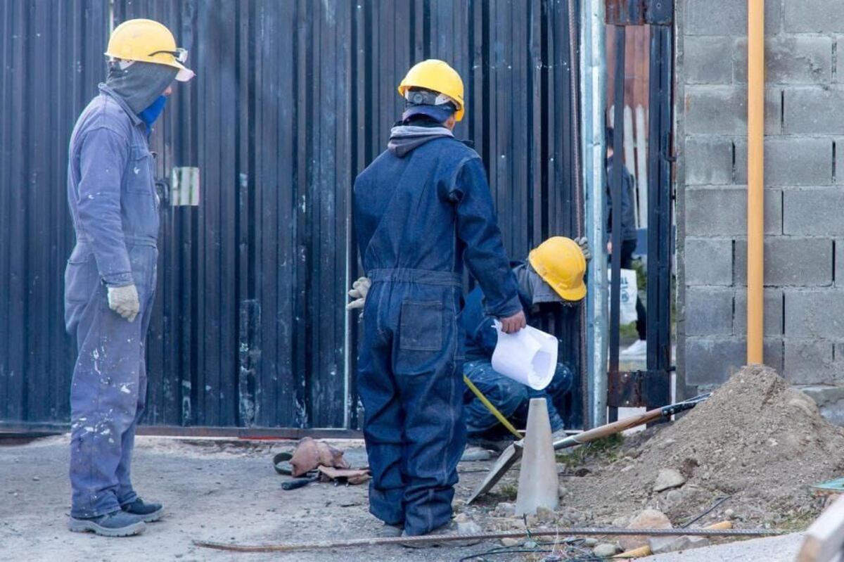 Obras: comenzó la demolición de una parte de las oficinas de Defensa Civil