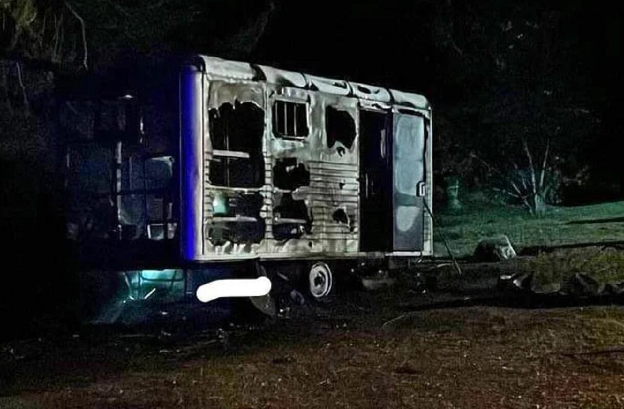 La casilla de Gendarmería incendiada por mapuches en Villa Mascardi (Gentileza / Infobae)