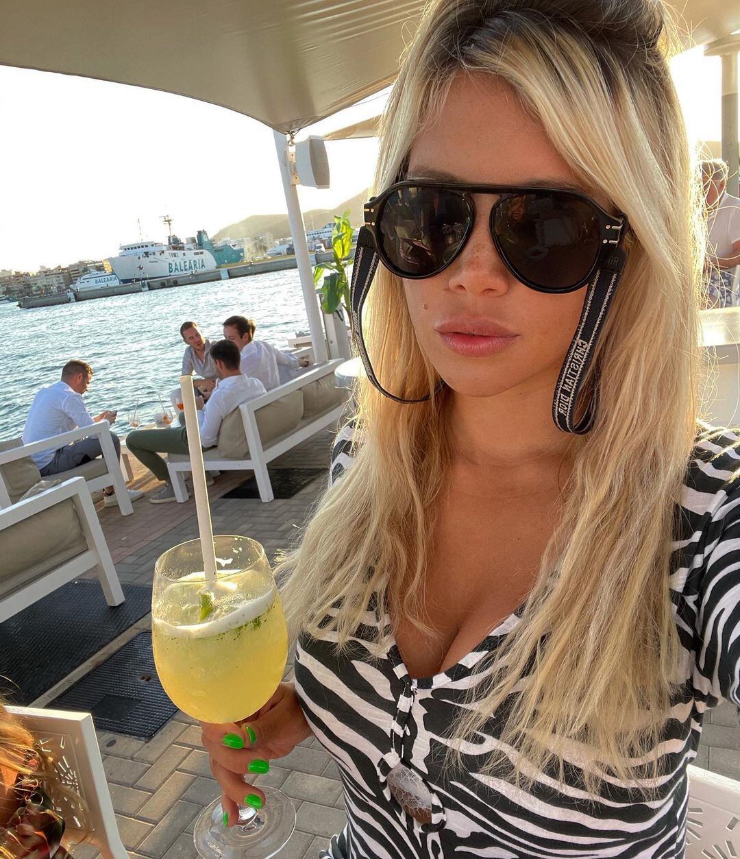 El brindis de Wanda Nara.