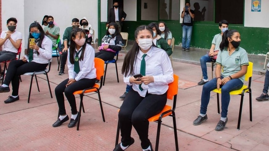 Barbijos y distanciamiento social, condición que será indispensable para asistir a clases presenciales en Jujuy.