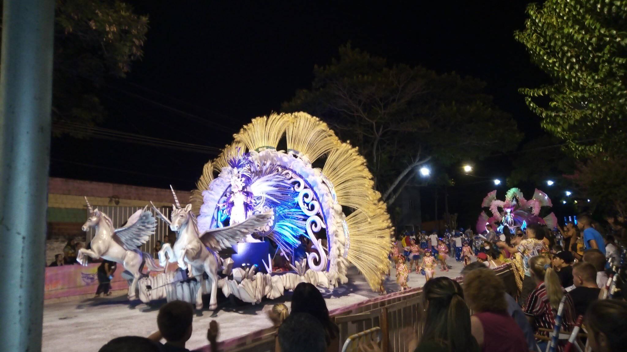 Con alegría y música transcurrió la primera noche de carnaval en Concepción de la Sierra.