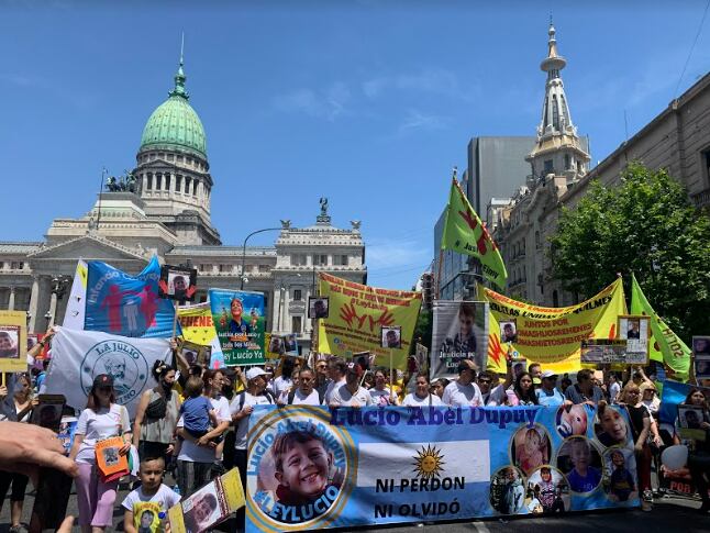 Marcha a un año del asesinato de Lucio Dupuy.